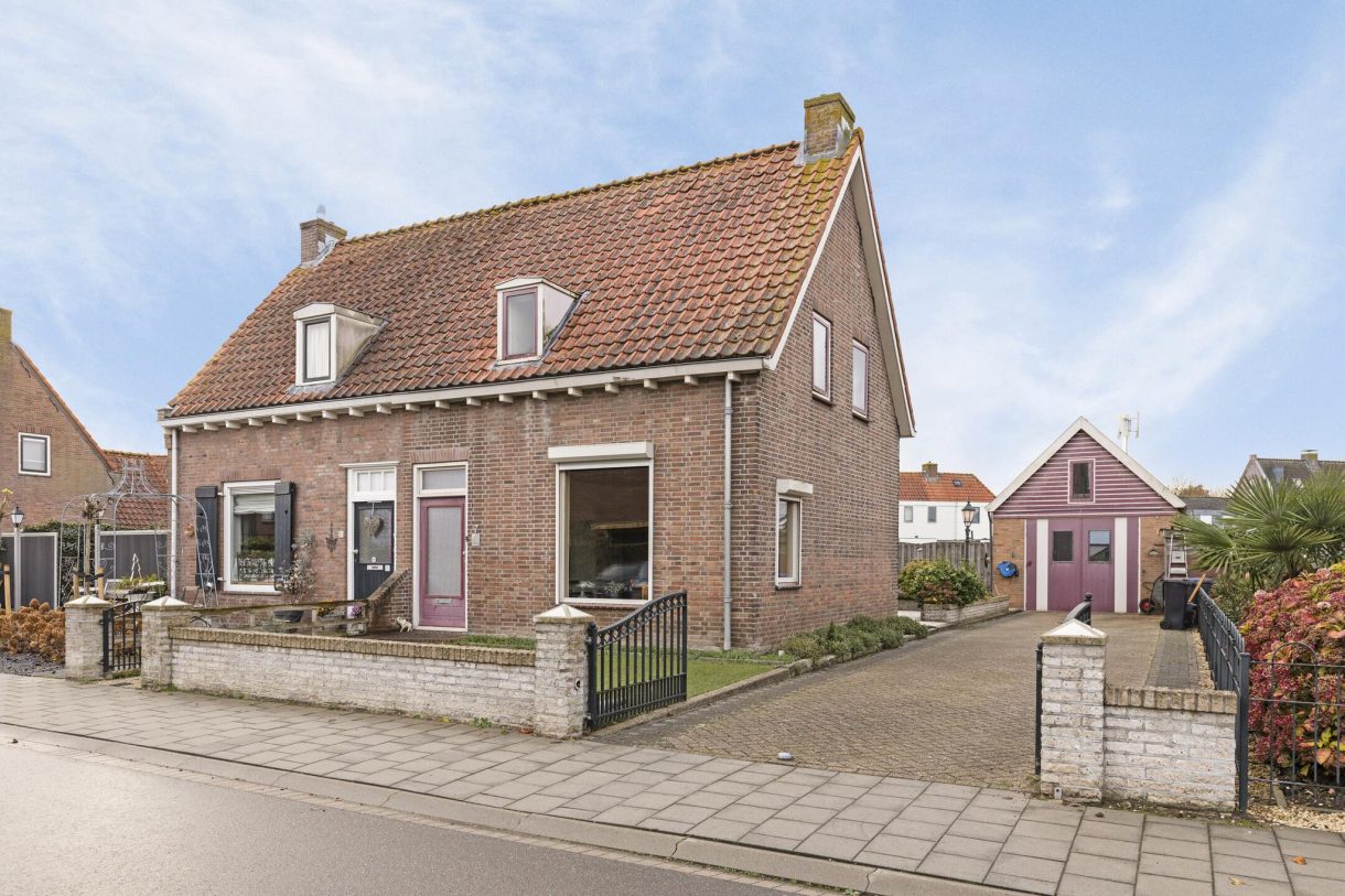 Te koop: Foto Woonhuis aan de Sluisweg 7 in Lopikerkapel