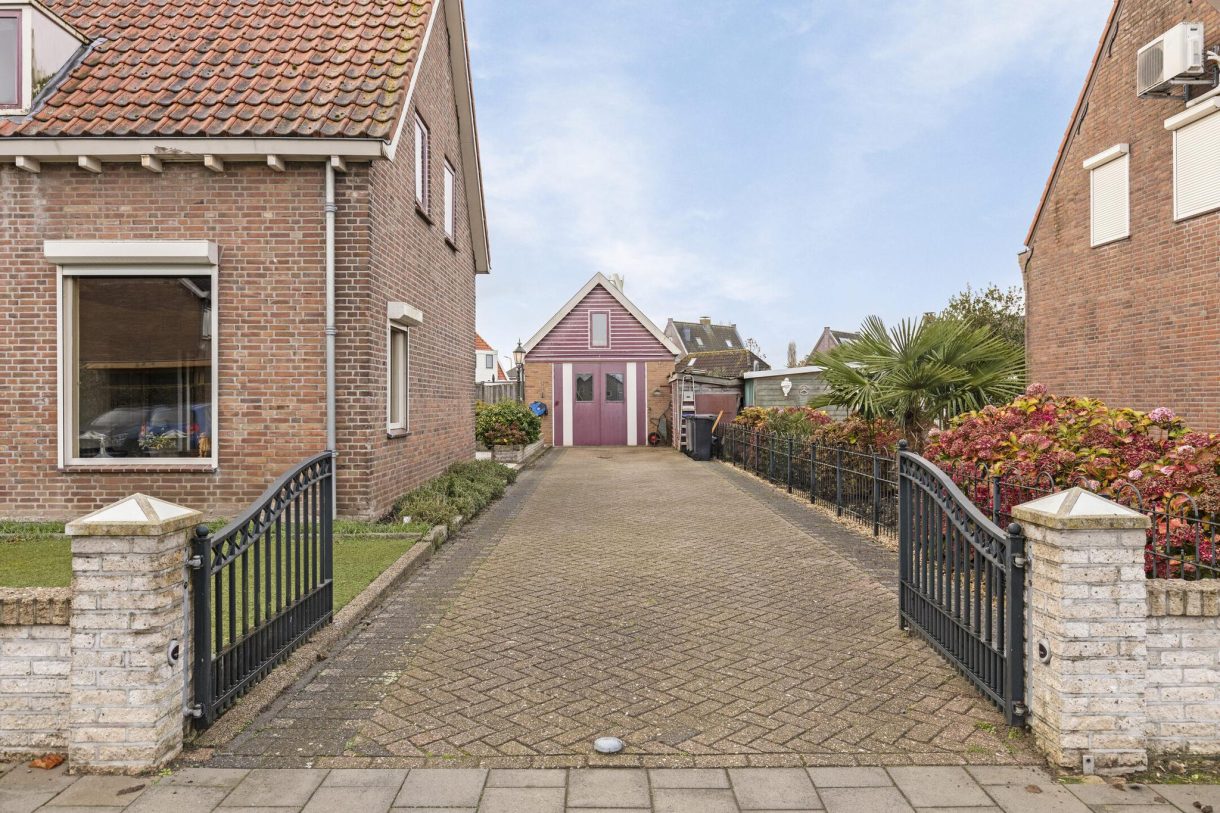 Te koop: Foto Woonhuis aan de Sluisweg 7 in Lopikerkapel