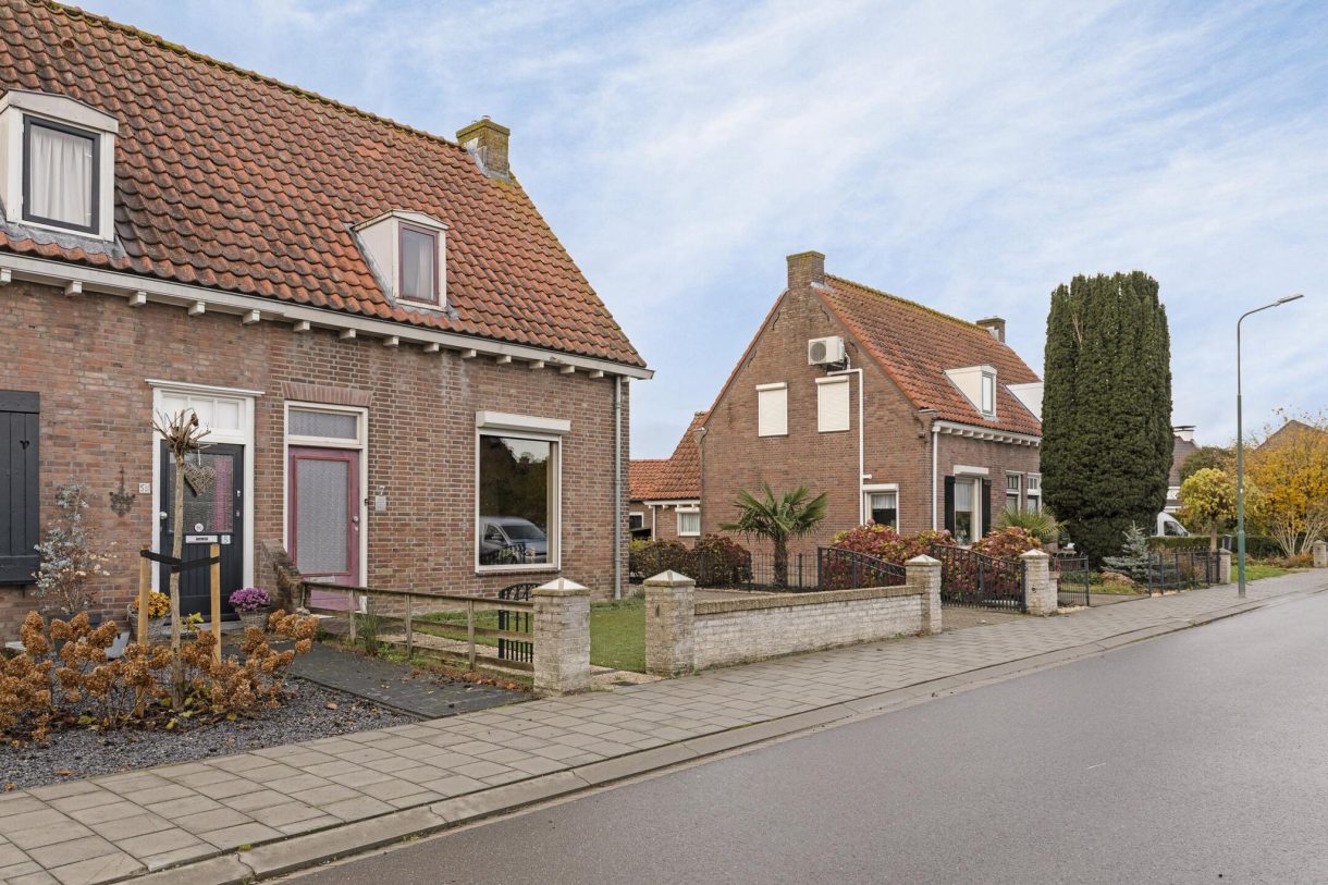 Te koop: Foto Woonhuis aan de Sluisweg 7 in Lopikerkapel