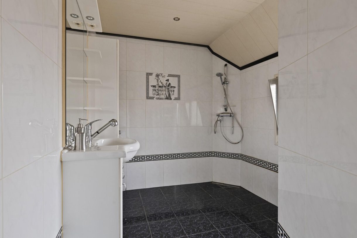 Te koop: Foto Woonhuis aan de Sluisweg 7 in Lopikerkapel