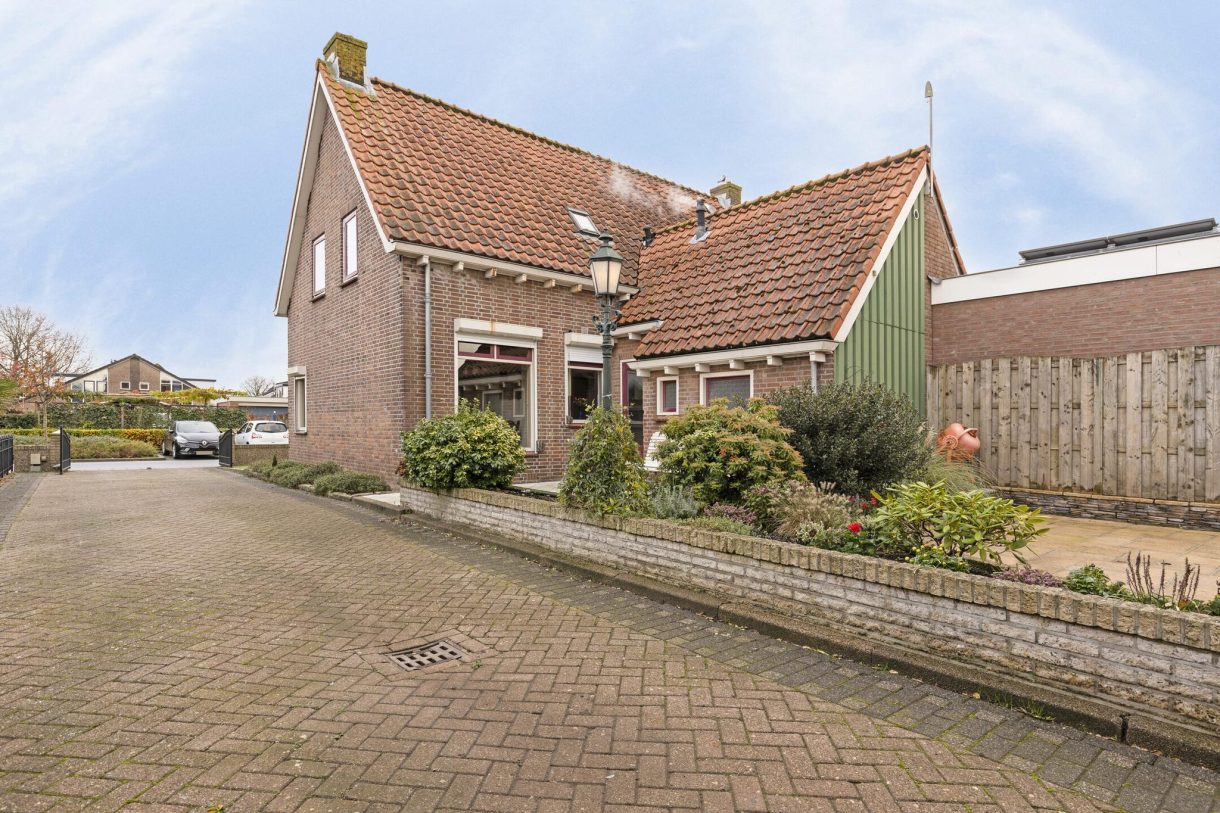 Te koop: Foto Woonhuis aan de Sluisweg 7 in Lopikerkapel