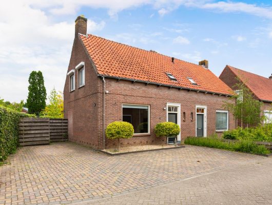 Hoofdfoto van Buren Beatrixstraat 12